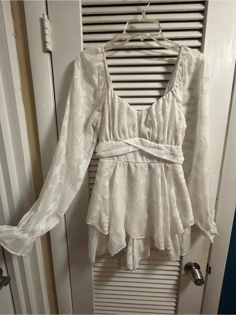 Women's White Long-Sleeve Tiered V-Neck Dress